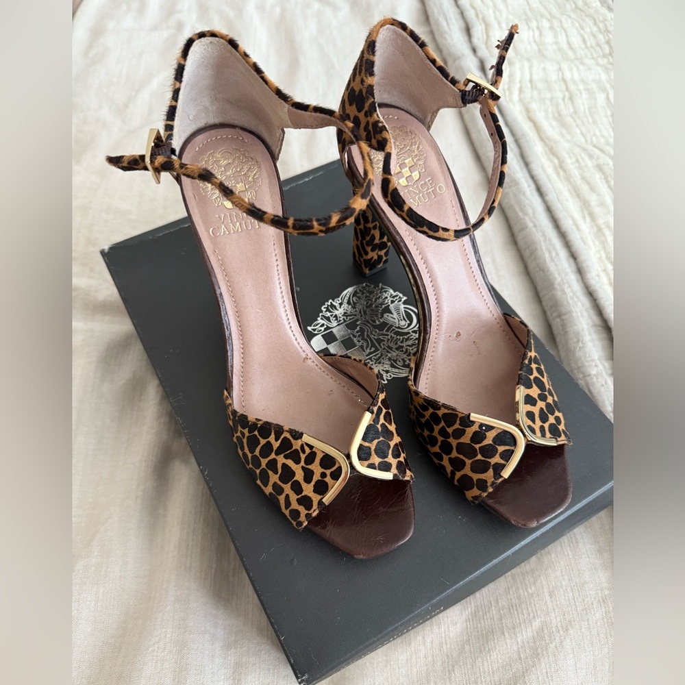Vintage Vince Camuto sandals size 9. Worn once . Great condition.